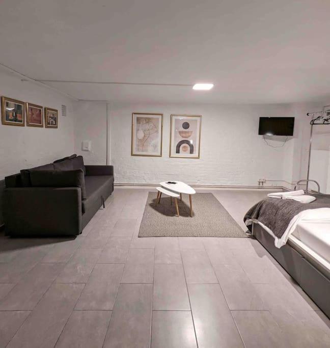 Central, Cozy & Beautiful Designed 2-Rooms Apt. Near River Берлін Екстер'єр фото