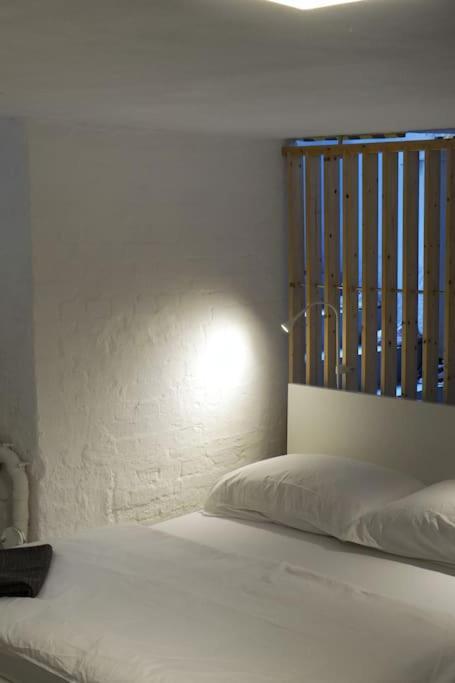 Central, Cozy & Beautiful Designed 2-Rooms Apt. Near River Берлін Екстер'єр фото